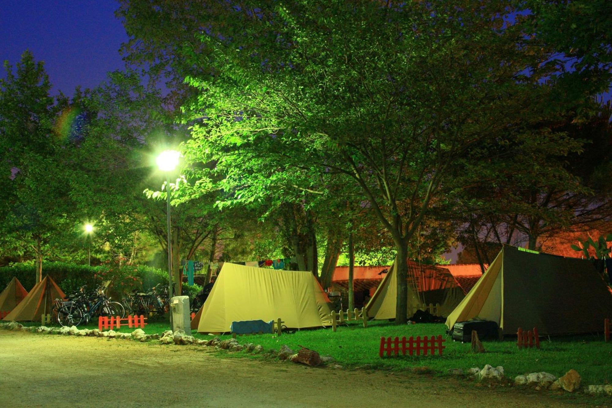 Camping Sierra De Las Nieves Yunquera Exterior photo
